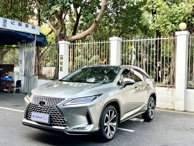 Фотография автомобиля — Lexus RX