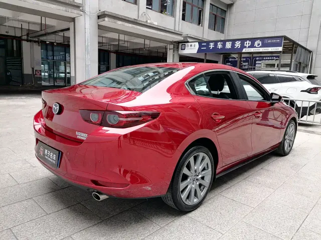 Mazda Axela — Фото автомобиля 6