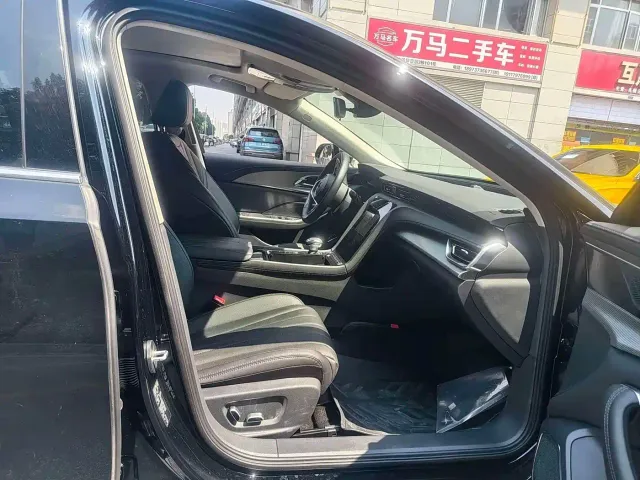 Hongqi H5 — Фото автомобиля 6