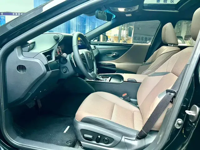 Lexus ES — Фото автомобиля 4
