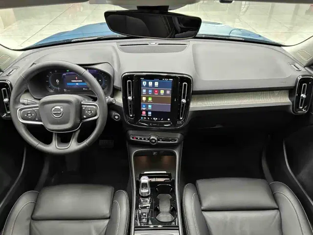 Volvo XC40 — Фото автомобиля 7