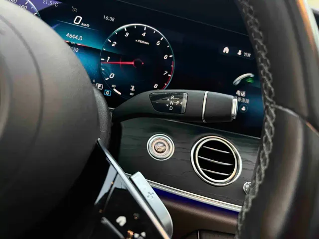 Mercedes-Benz E-Class — Фото автомобиля 18