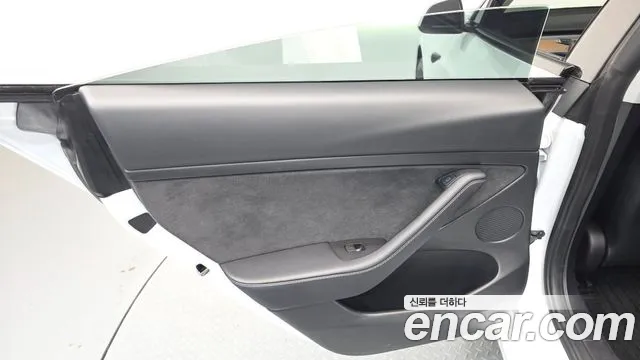 Tesla Model 3 — Фото автомобиля 14