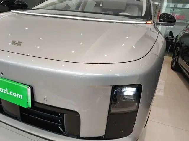 Li Auto i8 — Фото автомобиля 23