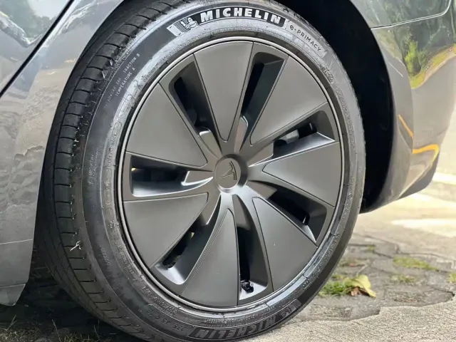 Tesla Model 3 — Фото автомобиля 19