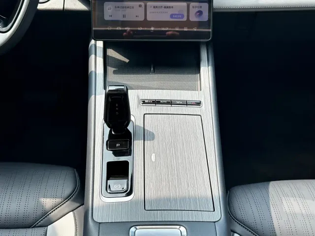 Geely Boyue L — Фото автомобиля 16