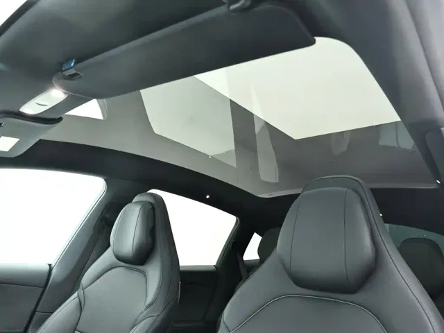 Tesla Model Y L — Фото автомобиля 11