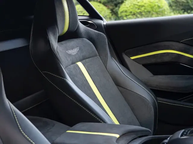 Aston Martin V8 Vantage — Фото автомобиля 24