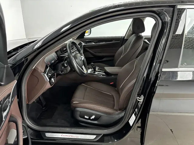 BMW 5 Series — Фото автомобиля 12