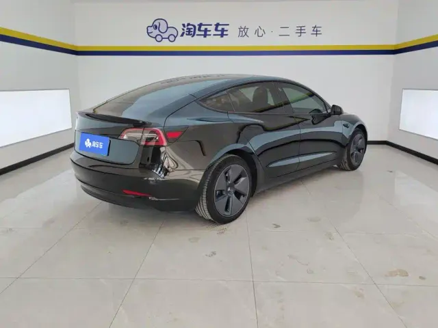 Tesla Model 3 — Фото автомобиля 3