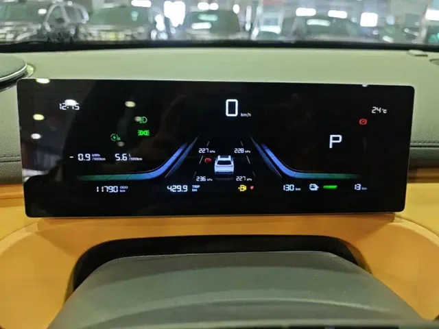 Geely Galaxy Starship 7 EM-i — Фото автомобиля 11