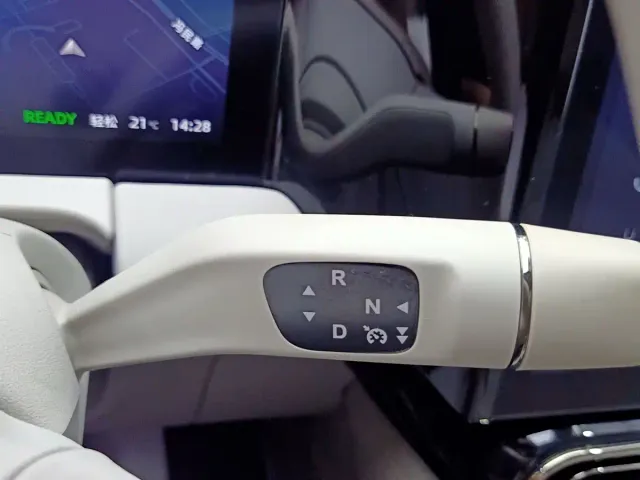 Leapmotor C11 — Фото автомобиля 11