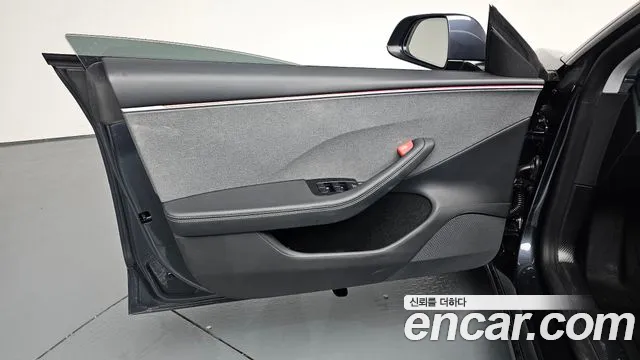 Tesla Model 3 — Фото автомобиля 23