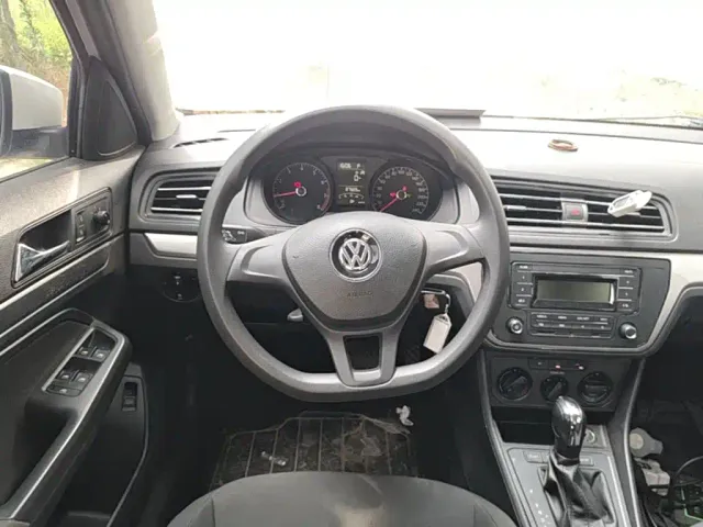 Volkswagen Lavida — Фото автомобиля 10