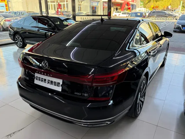 Volkswagen Passat — Фото автомобиля 13