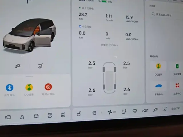 Li Auto i8 — Фото автомобиля 11