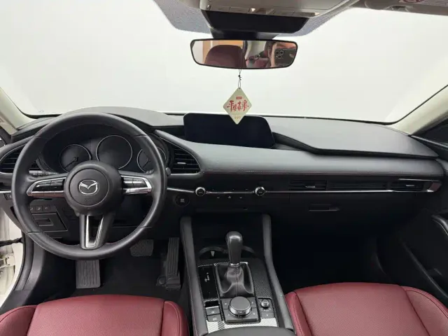 Mazda Axela — Фото автомобиля 9