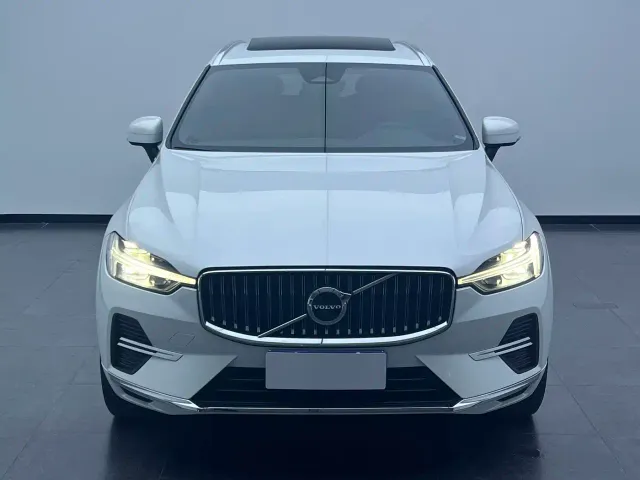 Volvo XC60 — Фото автомобиля 2