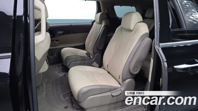 Kia Carnival Generation 4 — Фото автомобиля 17