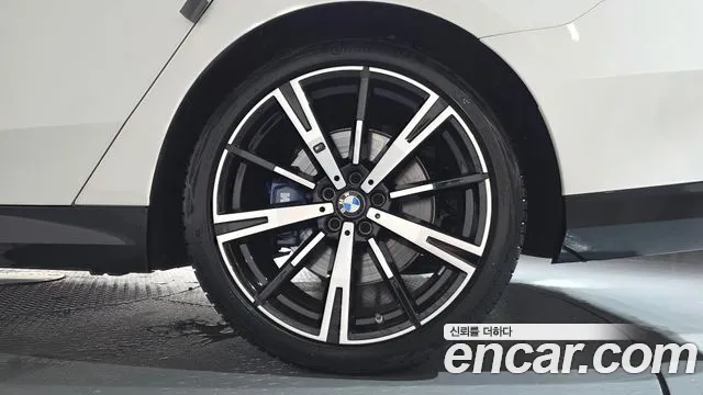 BMW 5 Series G60 — Фото автомобиля 5