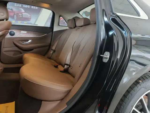 Mercedes-Benz E-Class — Фото автомобиля 11