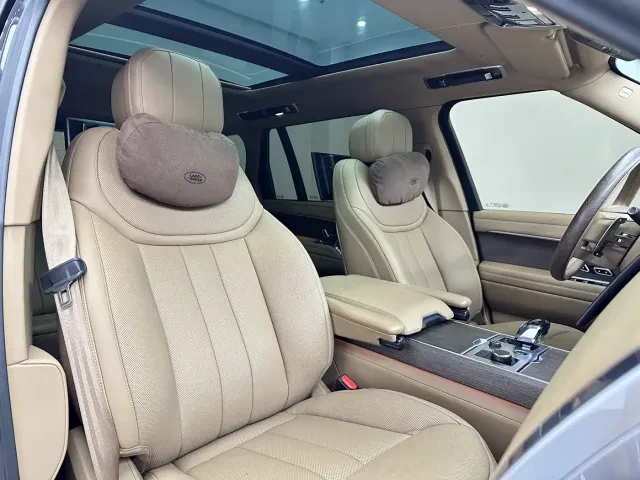Land Rover Range Rover 2025 3.0 L6 400PS Flourishing Era Extended Wheelbase — Фото автомобиля 16