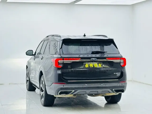 Ford Explorer — Фото автомобиля 5