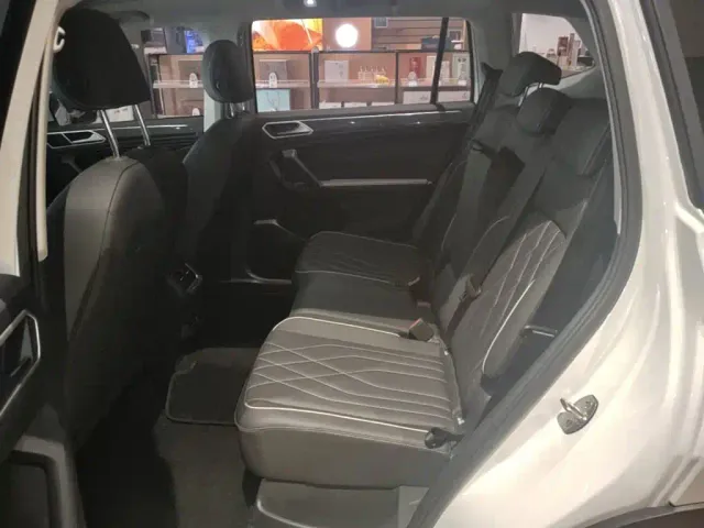 Volkswagen Tiguan L — Фото автомобиля 16