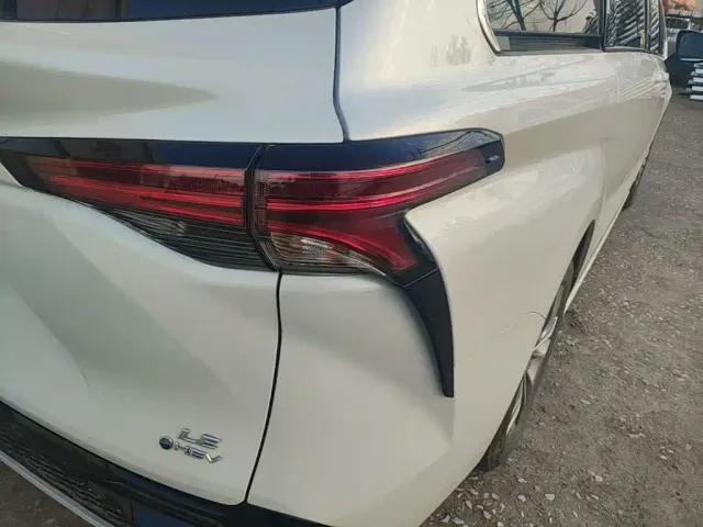 Toyota Sienna — Фото автомобиля 7