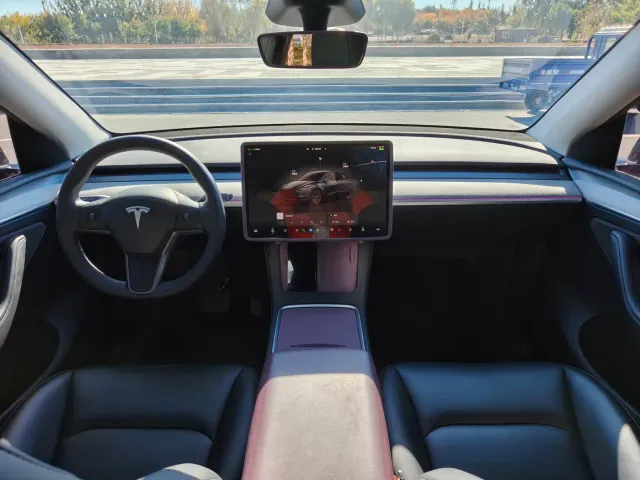 Tesla Model Y — Фото автомобиля 7