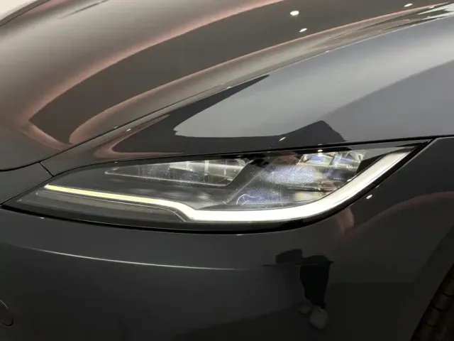 Tesla Model 3 — Фото автомобиля 20