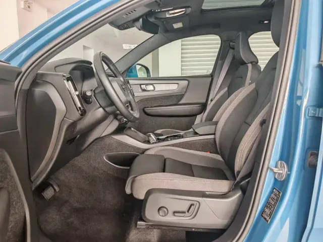 Volvo XC40 — Фото автомобиля 8