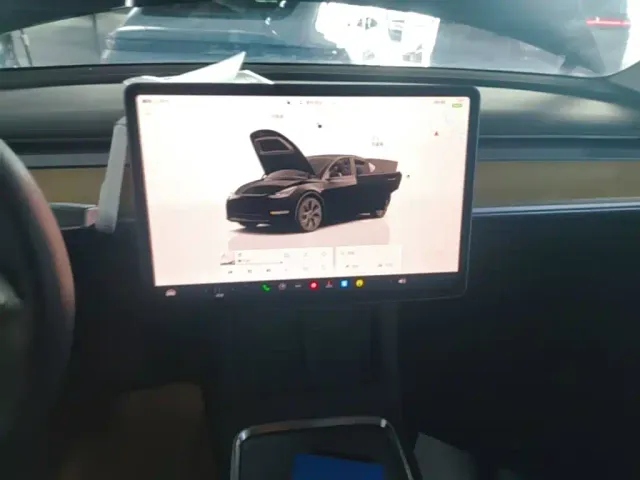 Tesla Model Y — Фото автомобиля 8