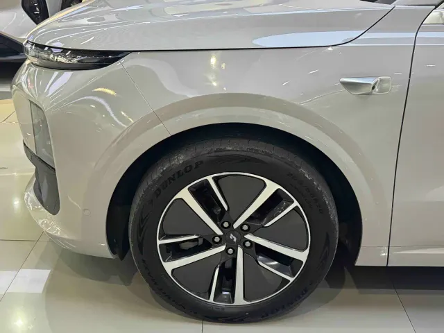 Li Auto L6 — Фото автомобиля 4