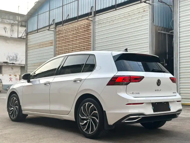 Volkswagen Golf — Фото автомобиля 6