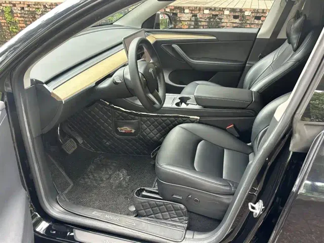 Tesla Model Y — Фото автомобиля 4