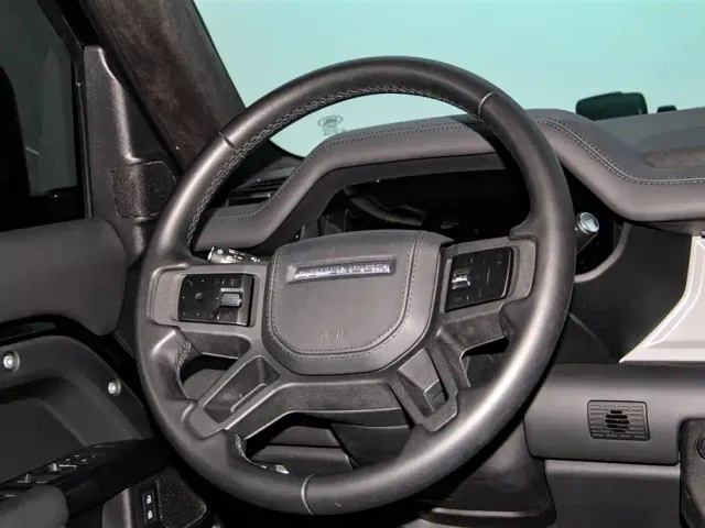 Land Rover Defender — Фото автомобиля 15
