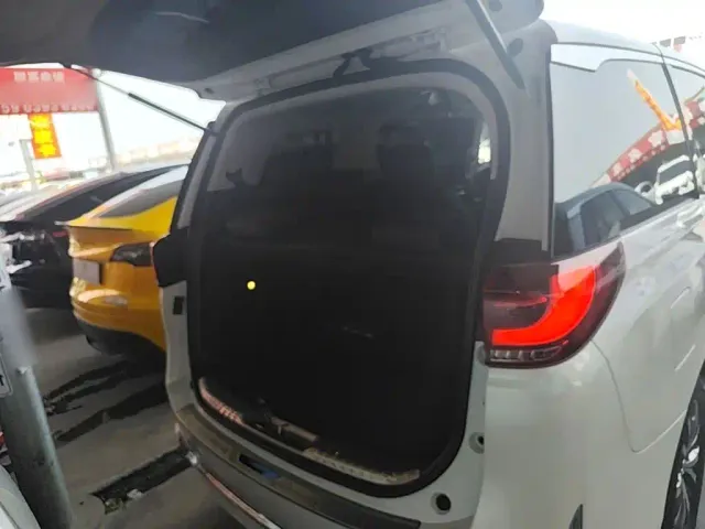 GAC Trumpchi M8 — Фото автомобиля 18