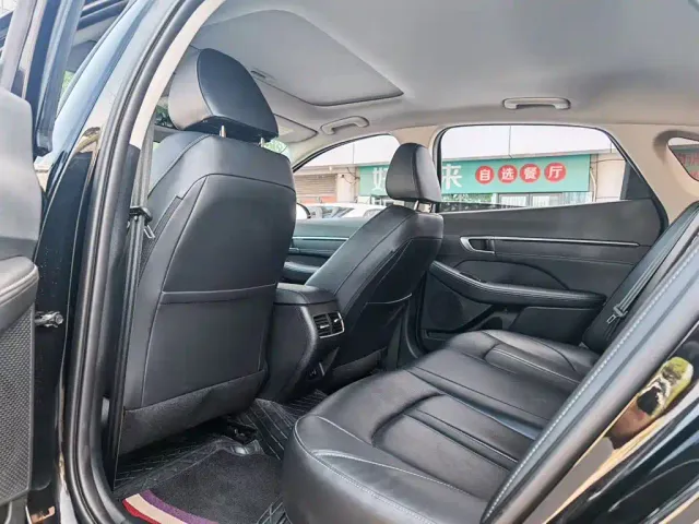 Hyundai Sonata — Фото автомобиля 5
