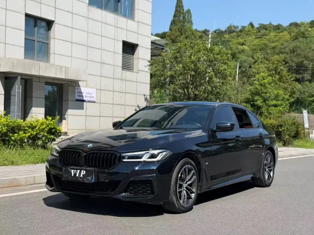 Фотография автомобиля — BMW 5 Series