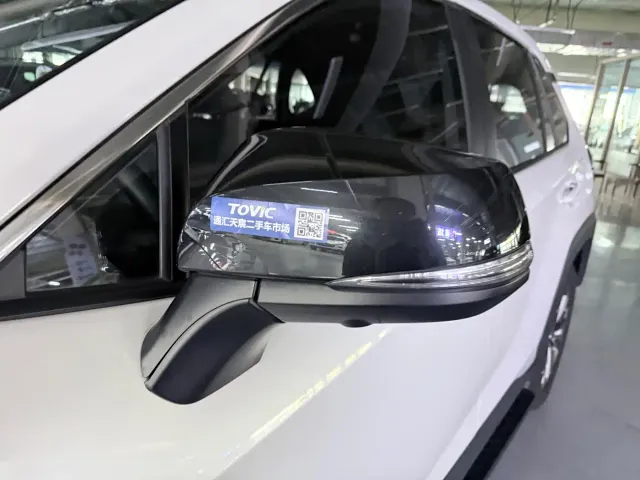 Toyota RAV4 — Фото автомобиля 6