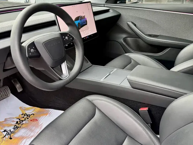 Tesla Model 3 — Фото автомобиля 11