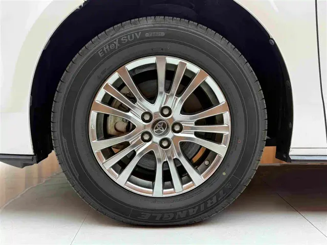 Toyota Sienna — Фото автомобиля 18