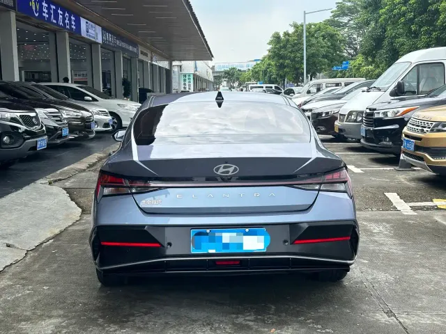 Hyundai Elantra — Фото автомобиля 8