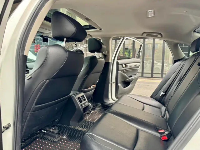 Honda Accord — Фото автомобиля 10