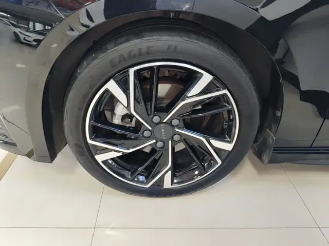 Lynk & Co 03 — Фото автомобиля 22