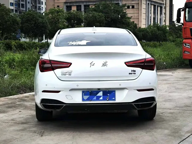 Hongqi H5 — Фото автомобиля 4
