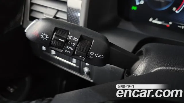 KG_Mobility_Ssangyong Rexton Новый Rexton Sport Khan Дизель 2.2 4WD — Фото автомобиля 20