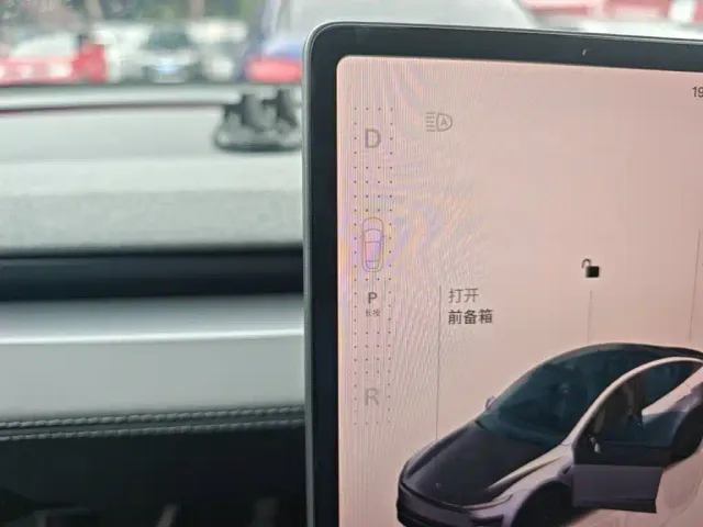 Tesla Model Y — Фото автомобиля 13