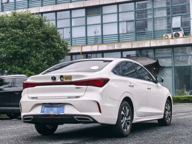 Changan Eado — Фото автомобиля 7